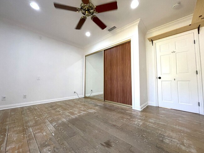 Building Photo - Custom 3-Bed, 2.5 -Bath Retreat with Luxury Features in Reseda