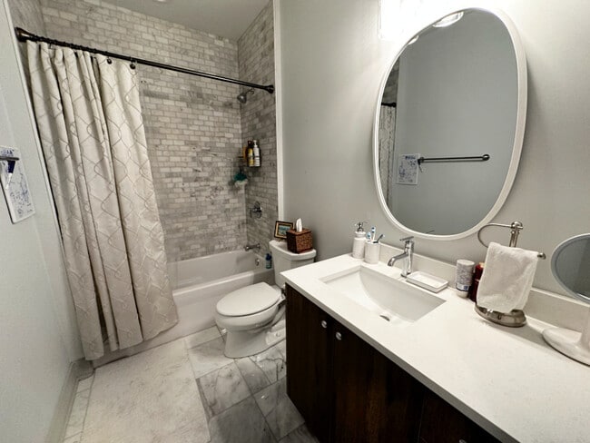 Building Photo - 4420 S Prairie Ave