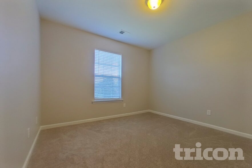 Building Photo - 16 Ashmore Pl