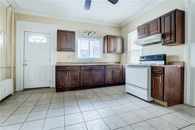 Building Photo - 416 Gregory St