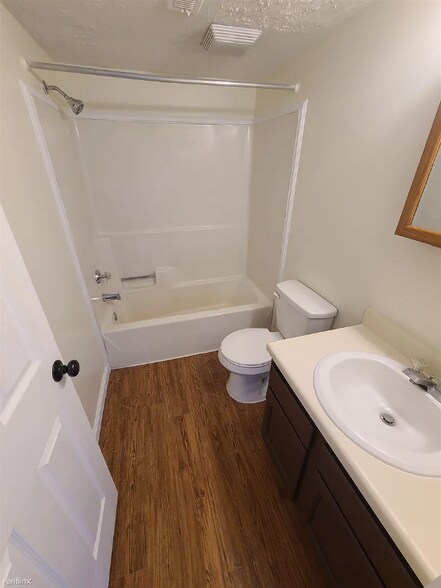 Building Photo - 1725 Watson Rd SE