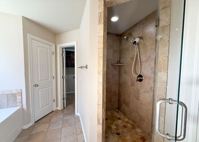 Building Photo - Edmond Schools | 3 Bed, 2 Bath | Open Layout & Covered Patio