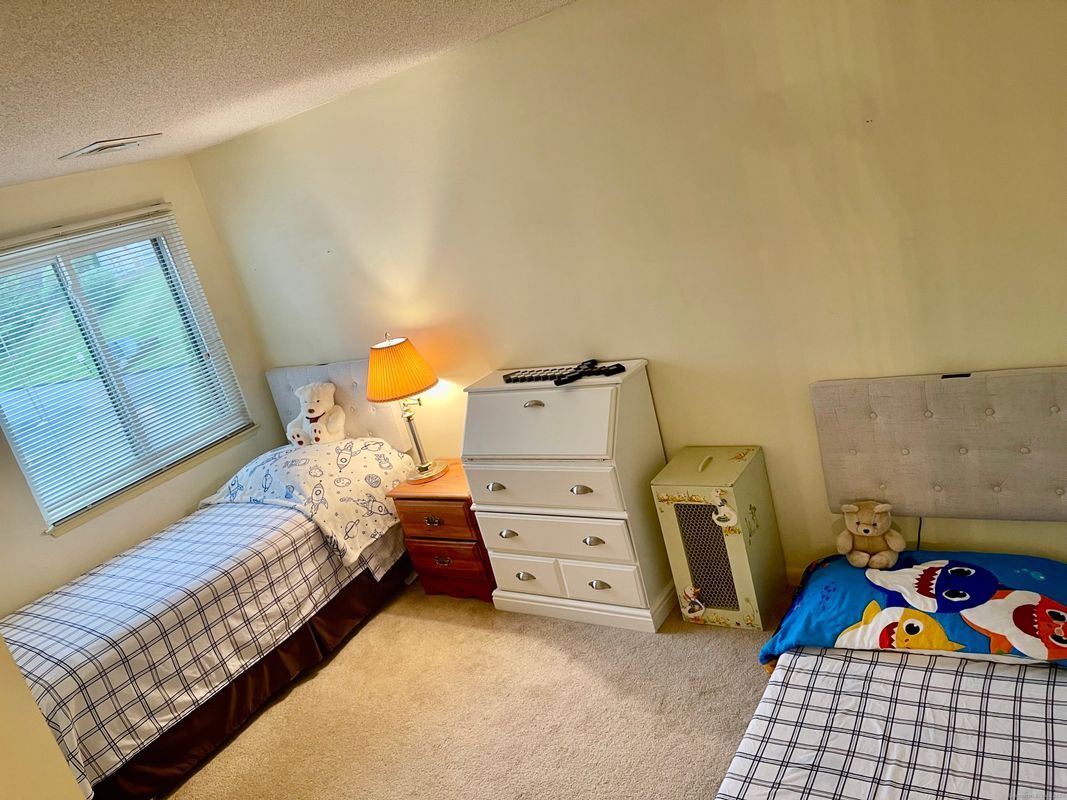 Building Photo - 300 Brittany Farms Rd