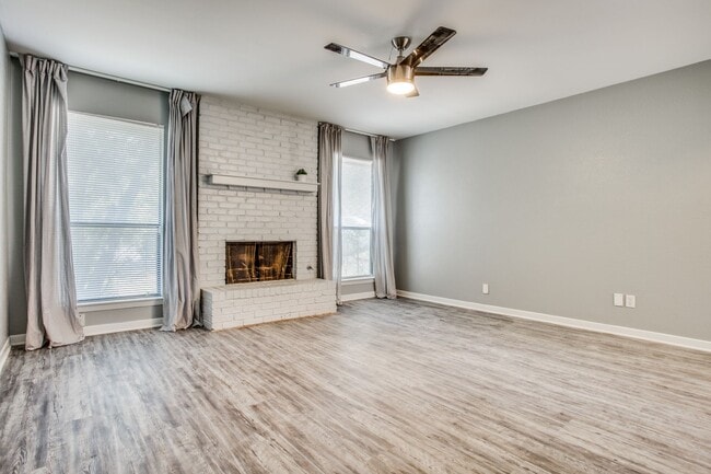 Building Photo - Gorgeous Upgraded 3 Bedroom 2.5 Bath with 2 car garage on Quiet Cul-De-Sac ---Eanes ISD!!