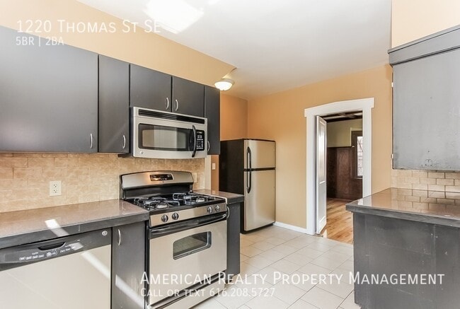 Building Photo - 1220 Thomas St SE