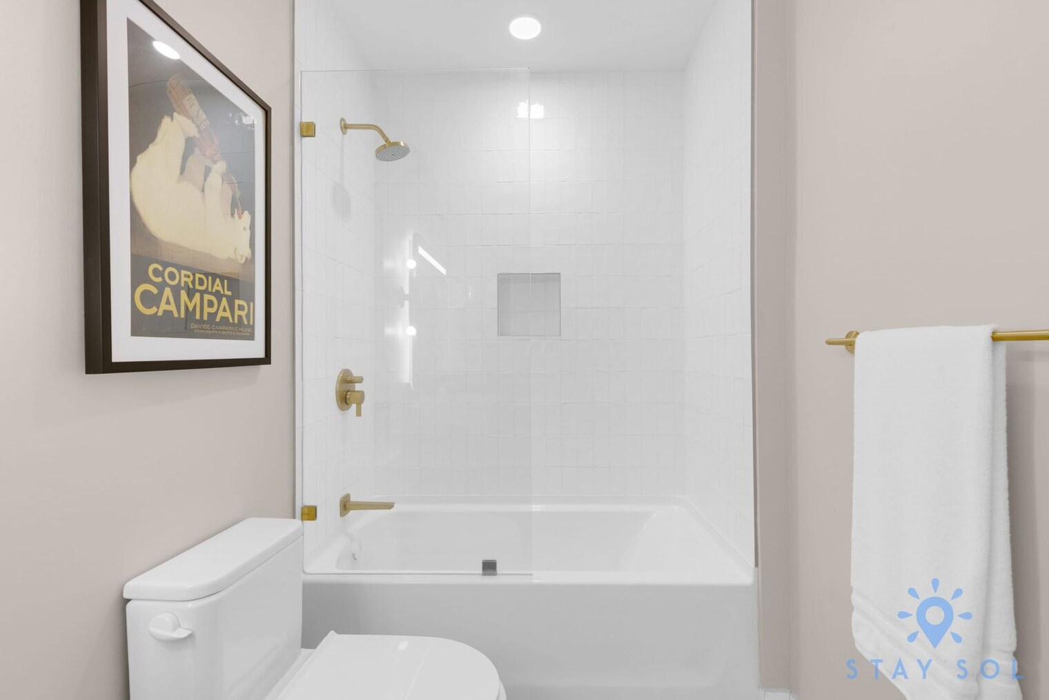 Building Photo - 601 NE 1st Ave