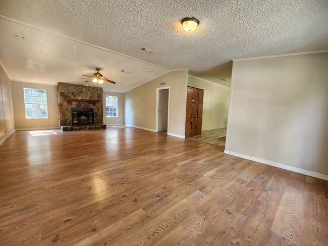 Building Photo - 3 Bed 2 Bath  FENCED land w/ Workshop 3 Miles from WEC!