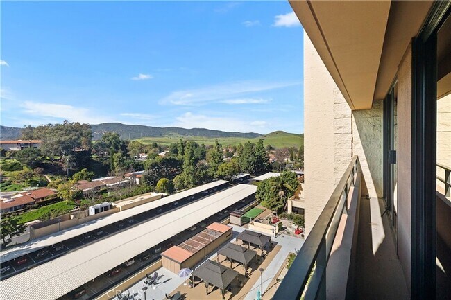 Building Photo - 24055 Paseo Del Lago W