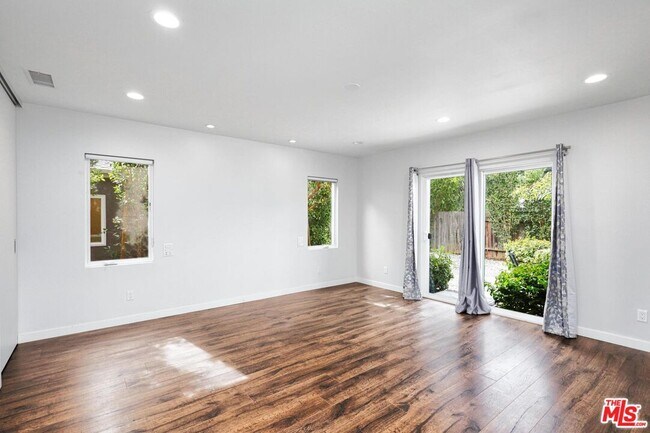 Building Photo - 23018 Leonora Dr