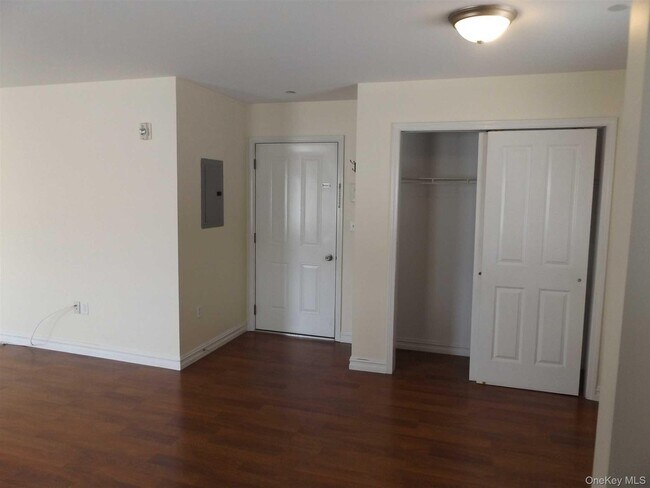 Building Photo - 4 State St