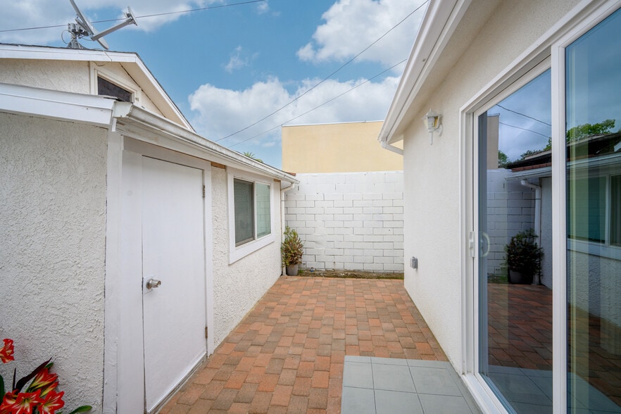 Building Photo - 536 South St