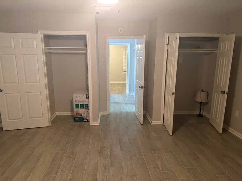 Building Photo - 40468 W Hernandez Ave