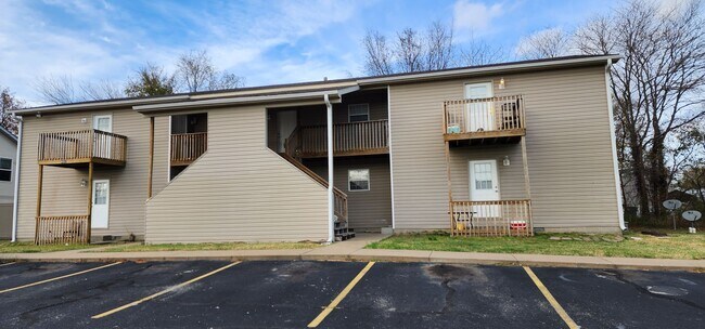 Building Photo - Nice 2BR/1BA in Joplin near MSSU campus! (upstairs unit with Balcony! ) HUD APPROVED!!