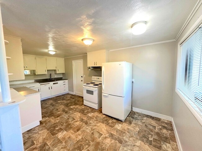 Building Photo - Charming 2BR Home with Garage & Expansive Yard in Ridgecrest area of Shoreline