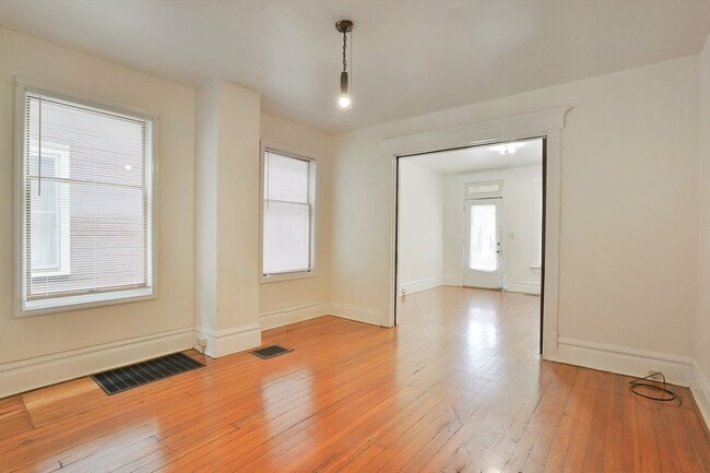 Building Photo - 5 Bedroom Right off of High St - OSU Campus