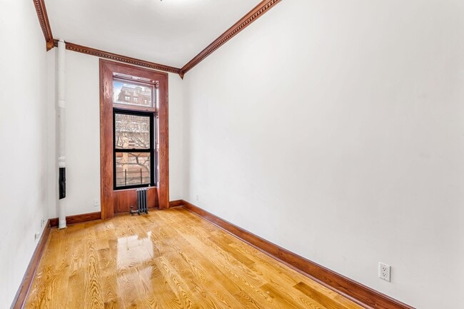 Building Photo - 50 W 91st St