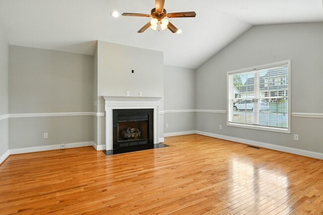 Building Photo - Charming 3BR Brick Home with Private Yard ...