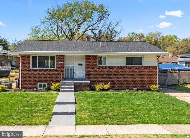 Primary Photo - 2521 Fairhill Dr