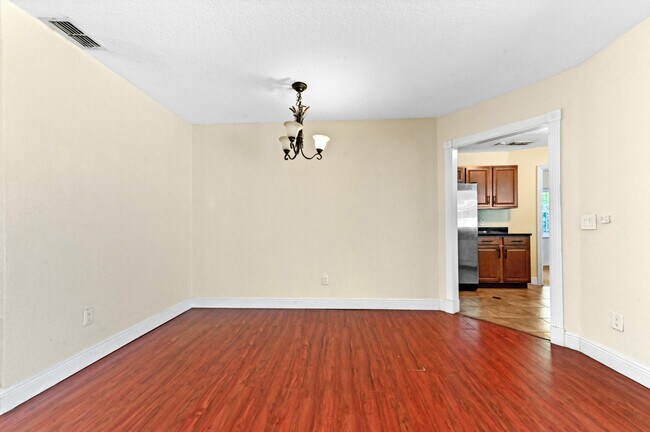 Building Photo - 10332 Dorchester Dr