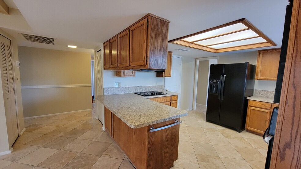 Building Photo - 1328 E Hermosa Dr