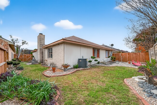 Building Photo - 8122 Sandy Glen Ln