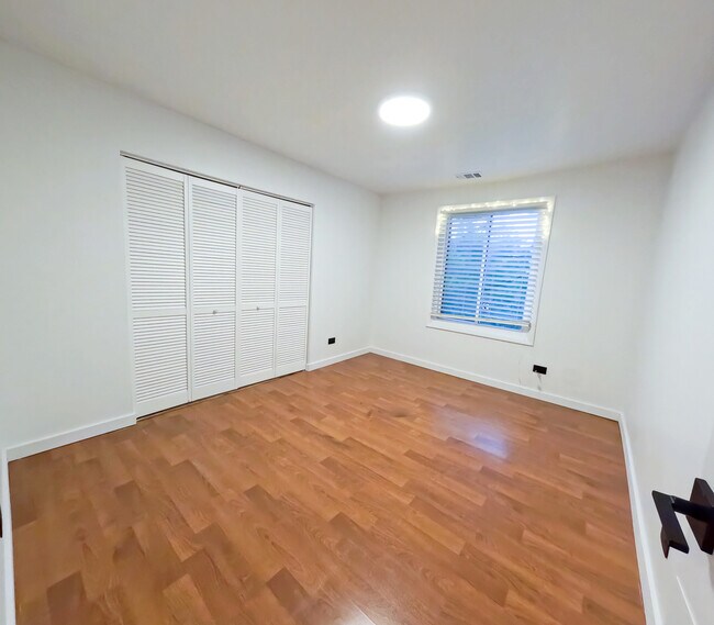 Building Photo - 7502 Farmingdale Dr