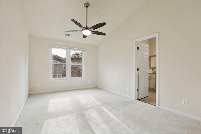Building Photo - 43840 Laburnum Square