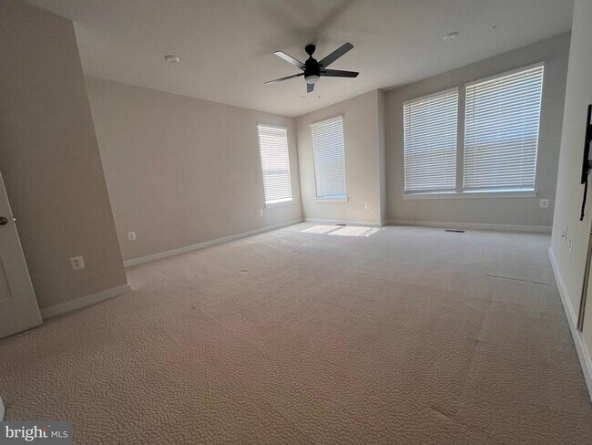 Building Photo - 44625 Wolfhound Sq