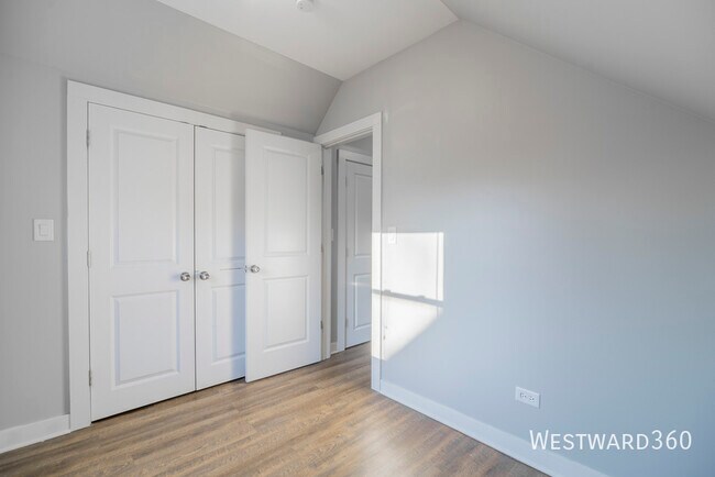 Building Photo - 3756 W George-2R