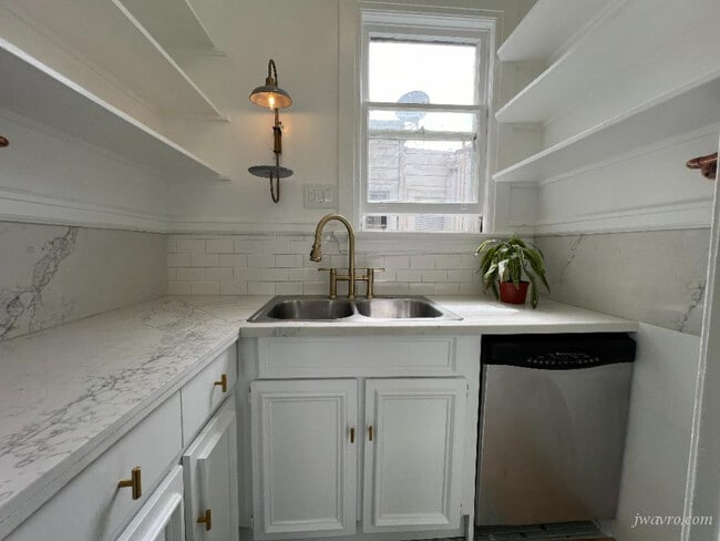 Building Photo - 250-254-254 Carl St