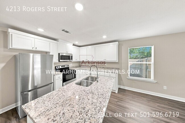 Building Photo - 4213 Rogers St