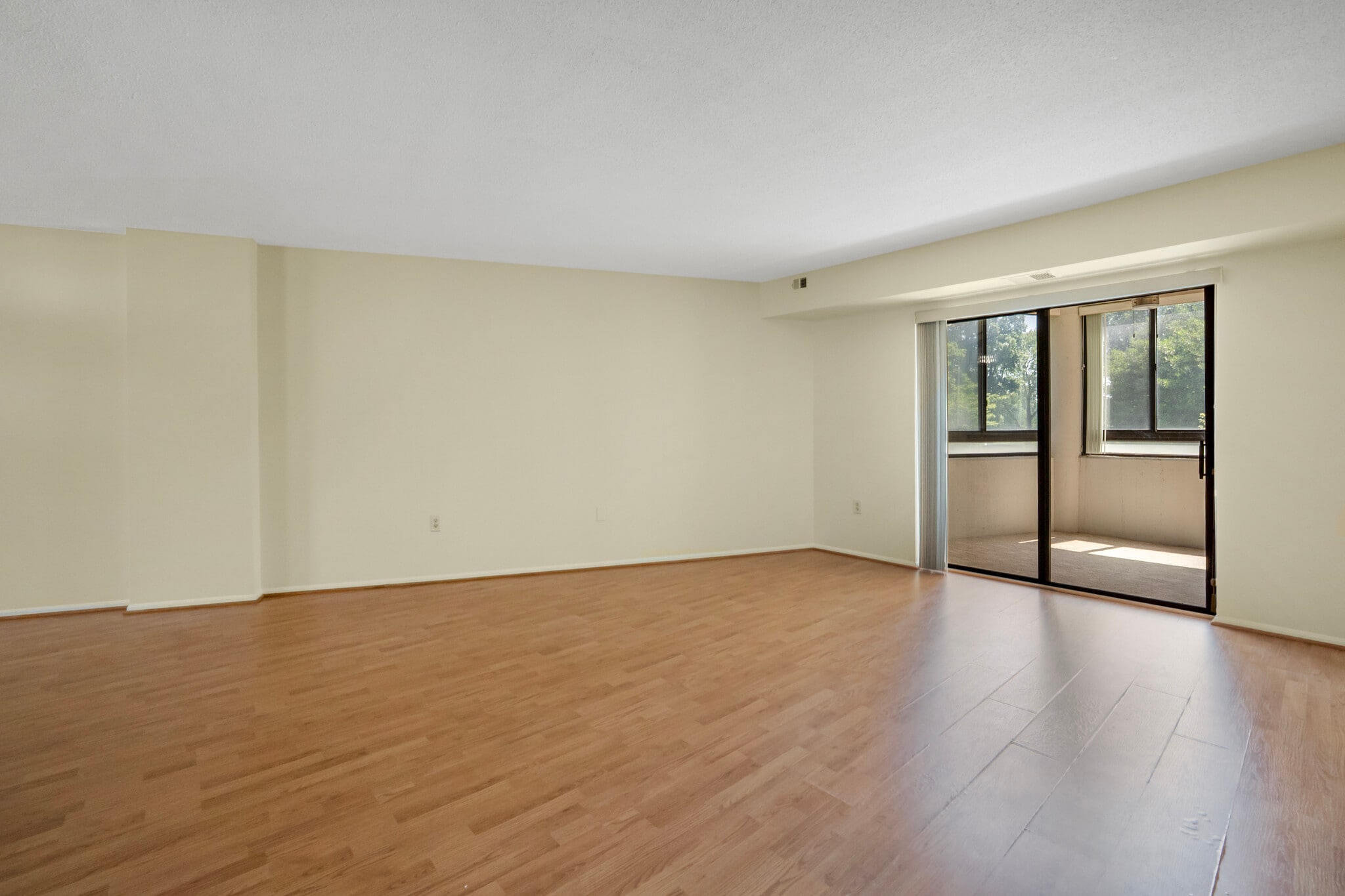 Access to Glass Enclosed Sunroom - 15115 Interlachen Dr