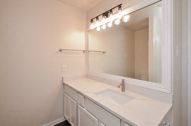 Building Photo - 3027 Texas Oak Dr