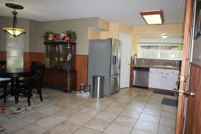 Building Photo - 420 Old Course Dr