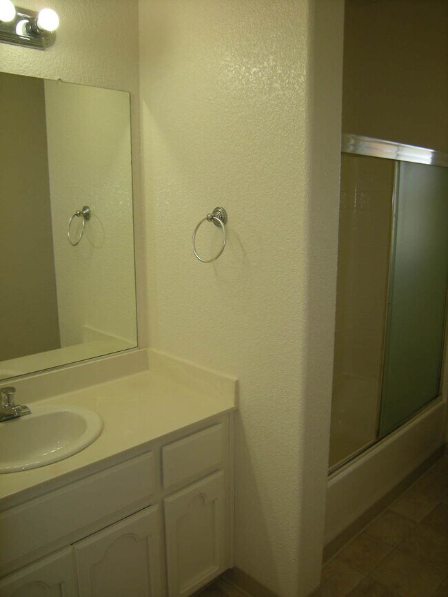 Building Photo - 2145 Beaujolais Ct