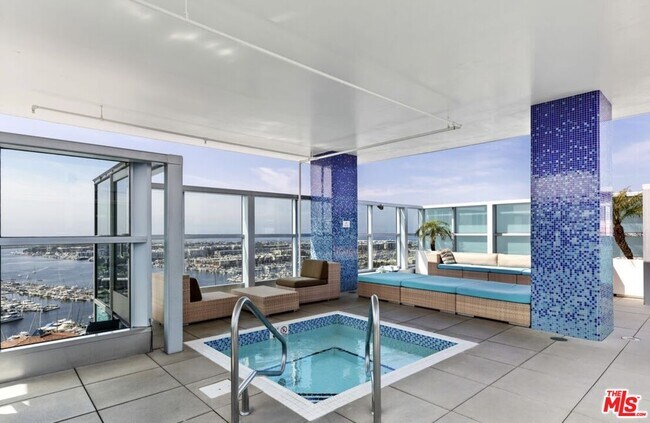 Building Photo - 13700 Marina Pointe Dr