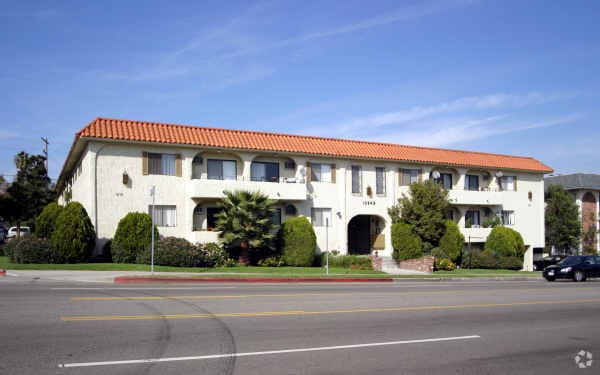 Building Photo - 10949 Palms Blvd