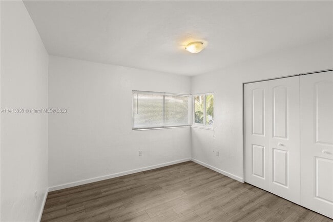 Building Photo - 601 Vilabella Ave