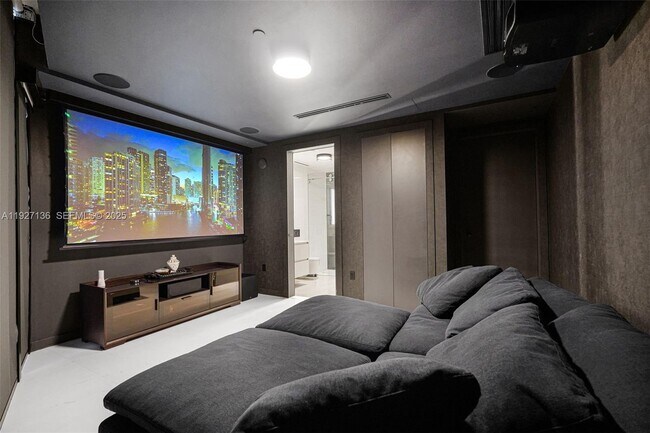 Building Photo - 300 Biscayne Blvd Way