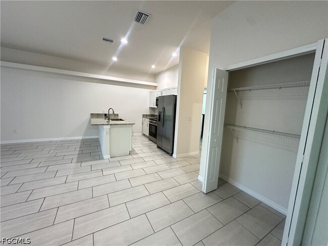 Building Photo - 3305 SW 15th Pl