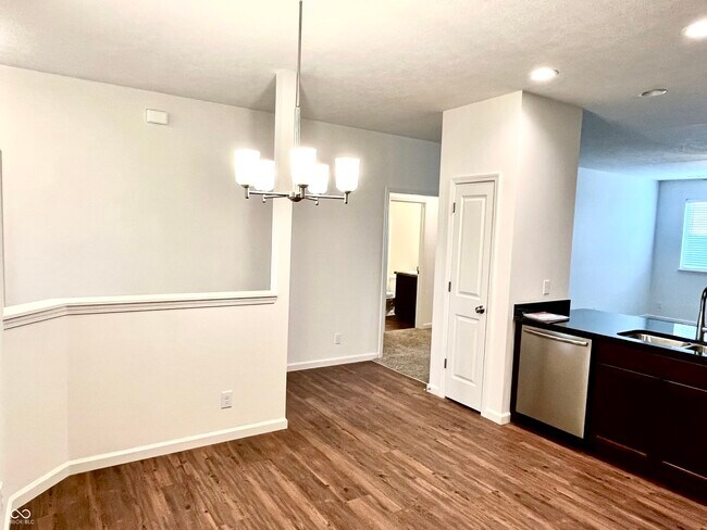 Building Photo - 6250 Shale Crescent Dr