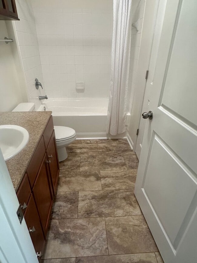 Building Photo - Fabulous 1BR condo in popular Walker Square