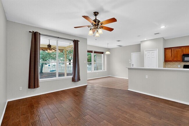 Building Photo - 319 Bandstand Ln