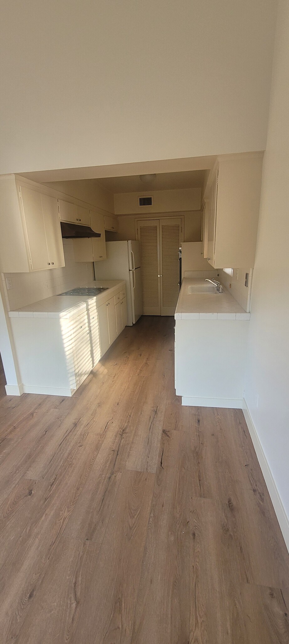 Building Photo - 8934 Wonderland Ave