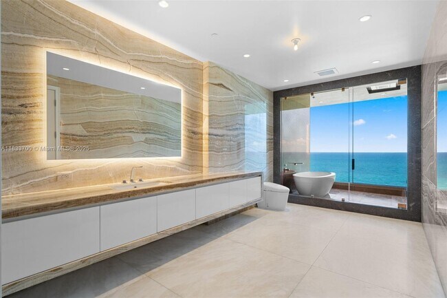 Building Photo - 17901 Collins Ave