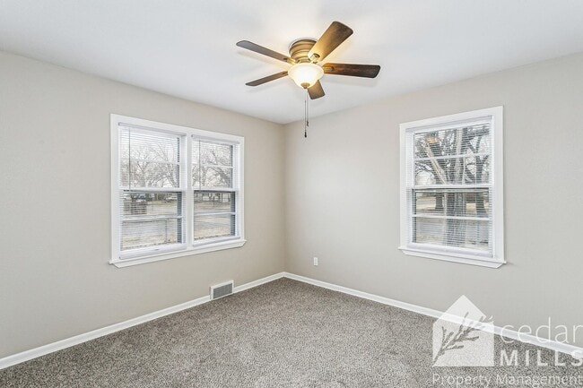 Building Photo - Move-In Ready Ranch with Sun-Drenched Master Suite