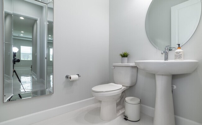 Building Photo - 15145 Cameo Ct