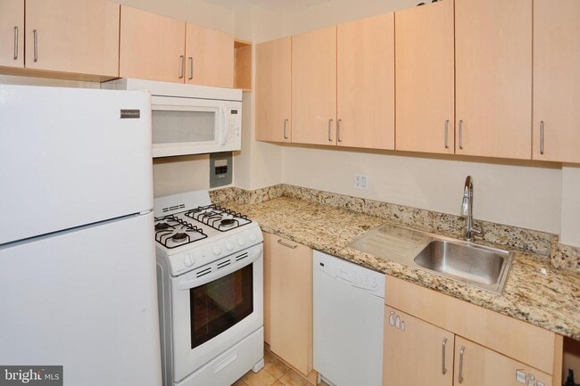 Building Photo - Available for immediate move-in.