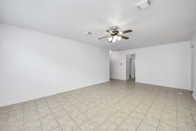 Building Photo - 21738 Sierra Long Dr
