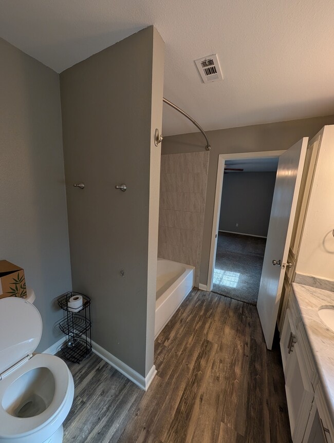 Building Photo - 204 Ralph St